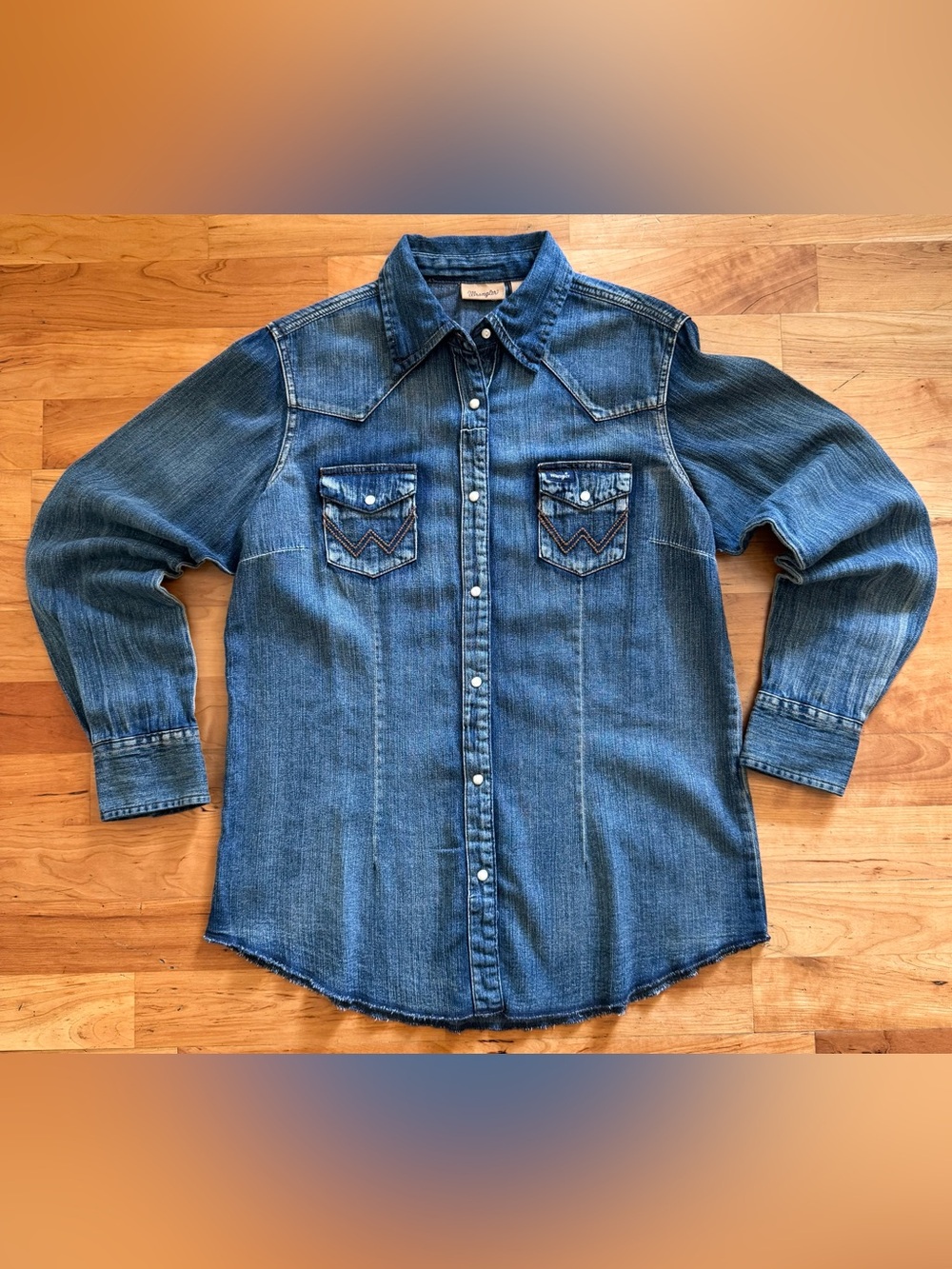 Wrangler Women’s MEDIUM Long Sleeve Western Snap Denim Shirt 100% Cotton LW3039D